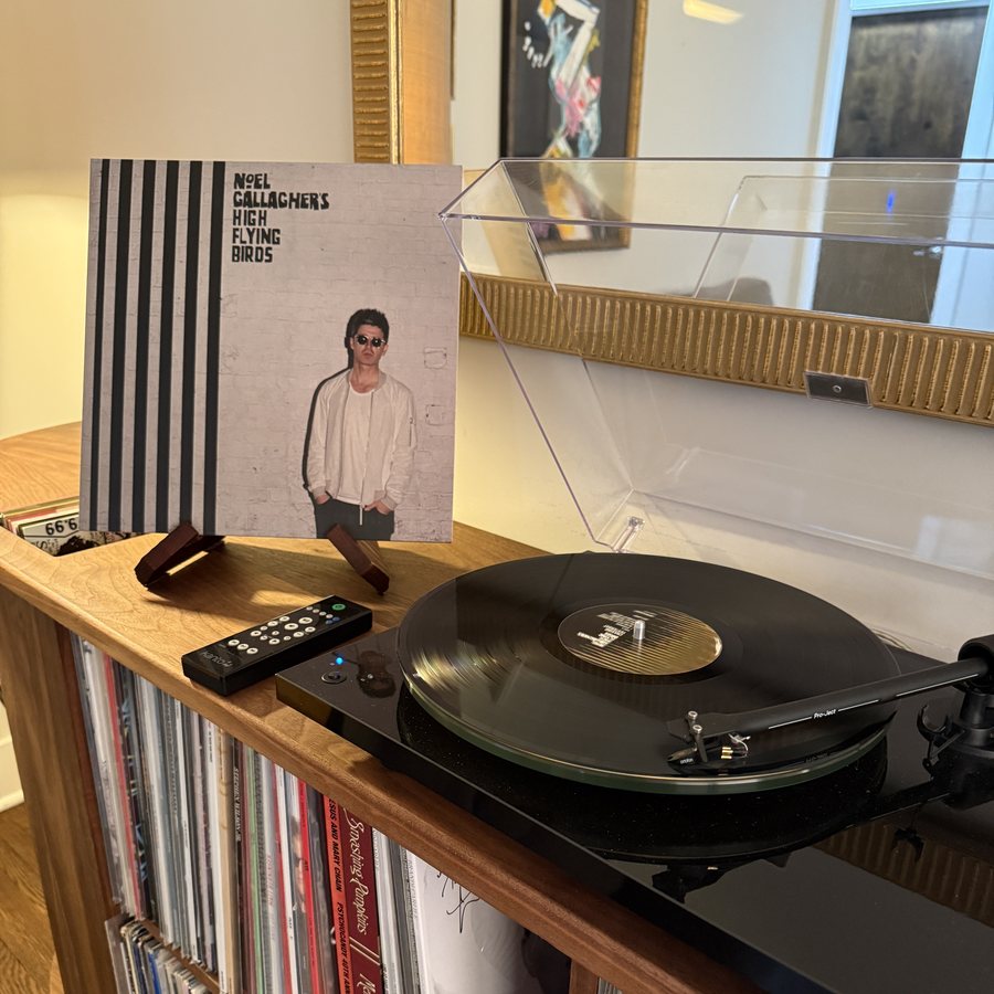 Noel Gallagher's High Flying Birds - Chasing Yesterday